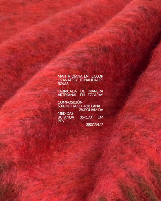 Rojo almagre, cálido y vibrante.
Tejido artesanalmente en Ezcaray, donde la tradición cobra vida.

Almagre red, warm and vibrant.
Artisanally woven in Ezcaray, where tradition comes to life.